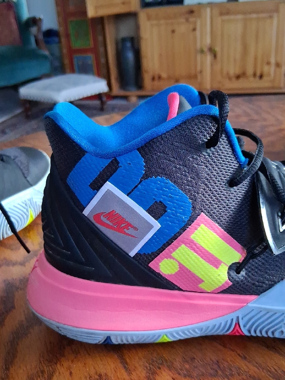 Nike Kyrie 5 "Just Do It" Black Mesh Pink Blue Basketball Sneakers Men's Size 12 - Picture 2 of 14